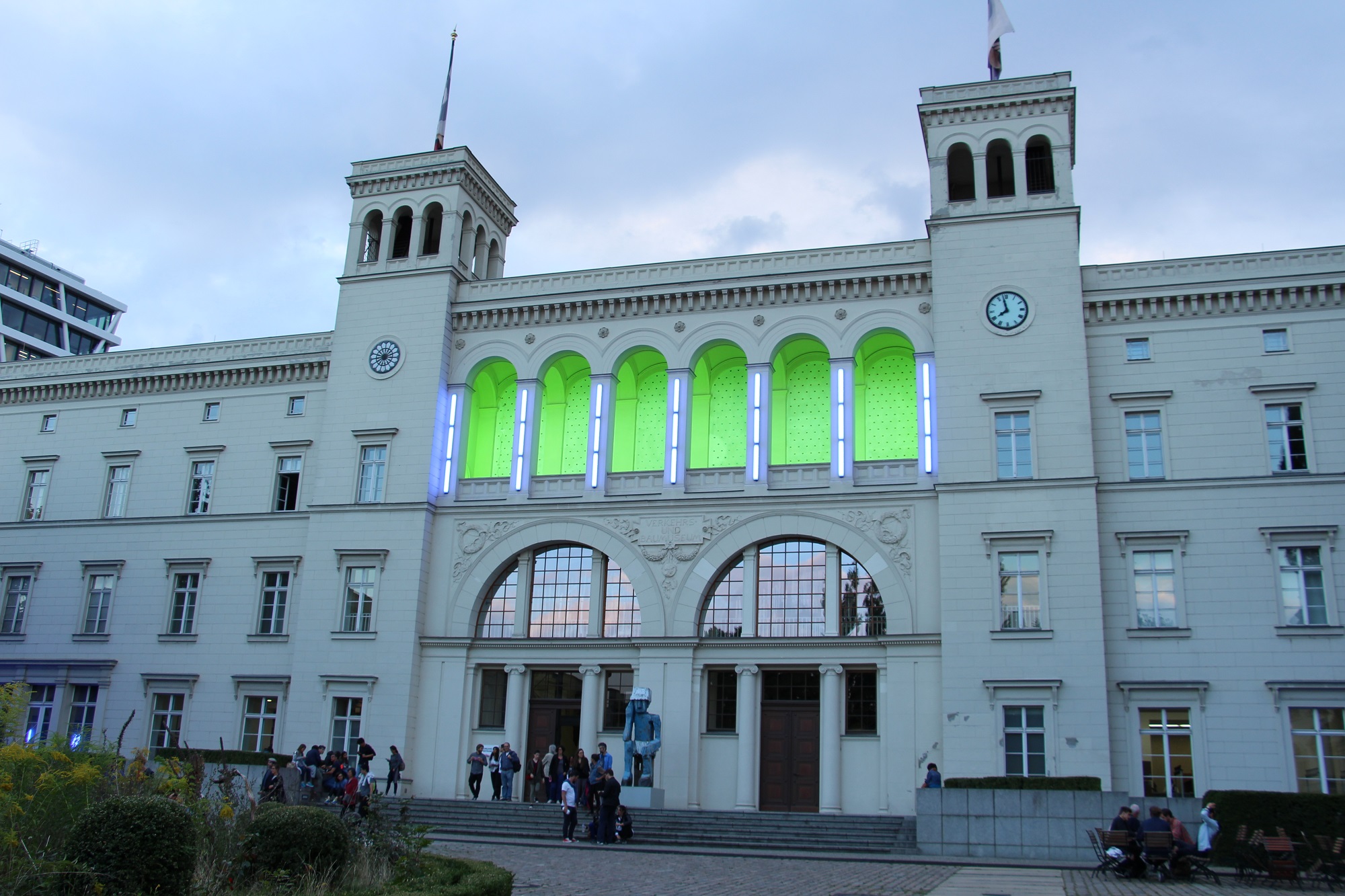 Hamburger Bahnhof [Fred Romero from Paris, France, CC BY 2.0, via Wikimedia Commons]