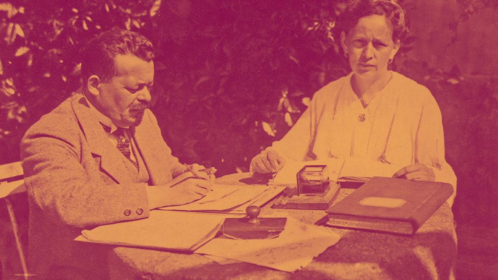 Die Weimarer Verfassung tritt in Kraft