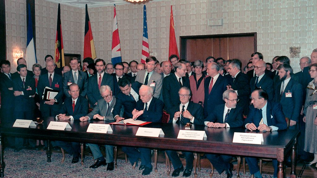 Abschluss der Zwei-plus-Vier-Gespräche